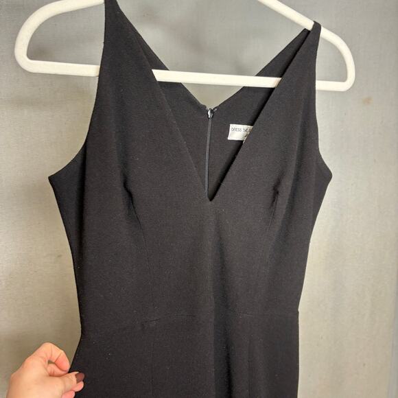 Dress The Population Iris Sleeveless Crepe Slit Gown - Picture 5 of 10